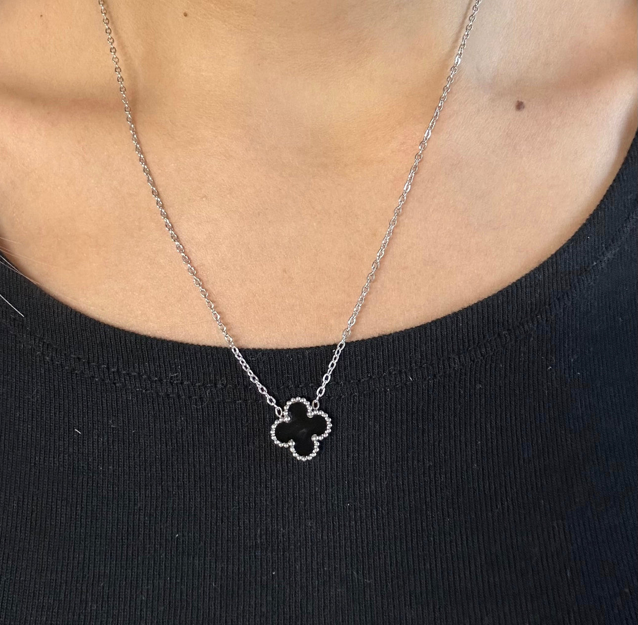 Single Clover Silver (Black)