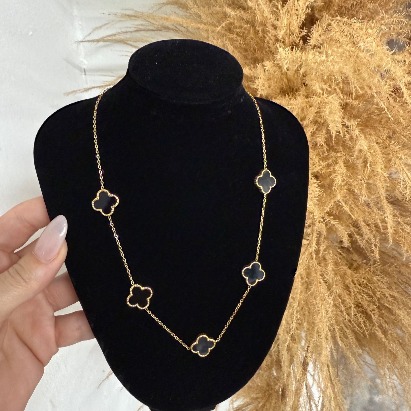 5 Clover Necklace (Black)