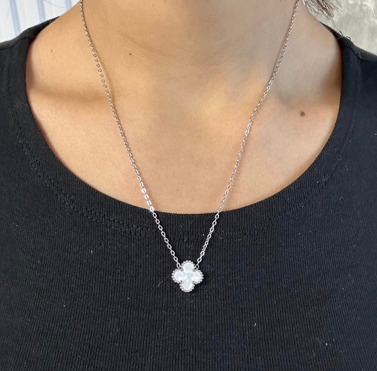 Single Clover Silver (White)