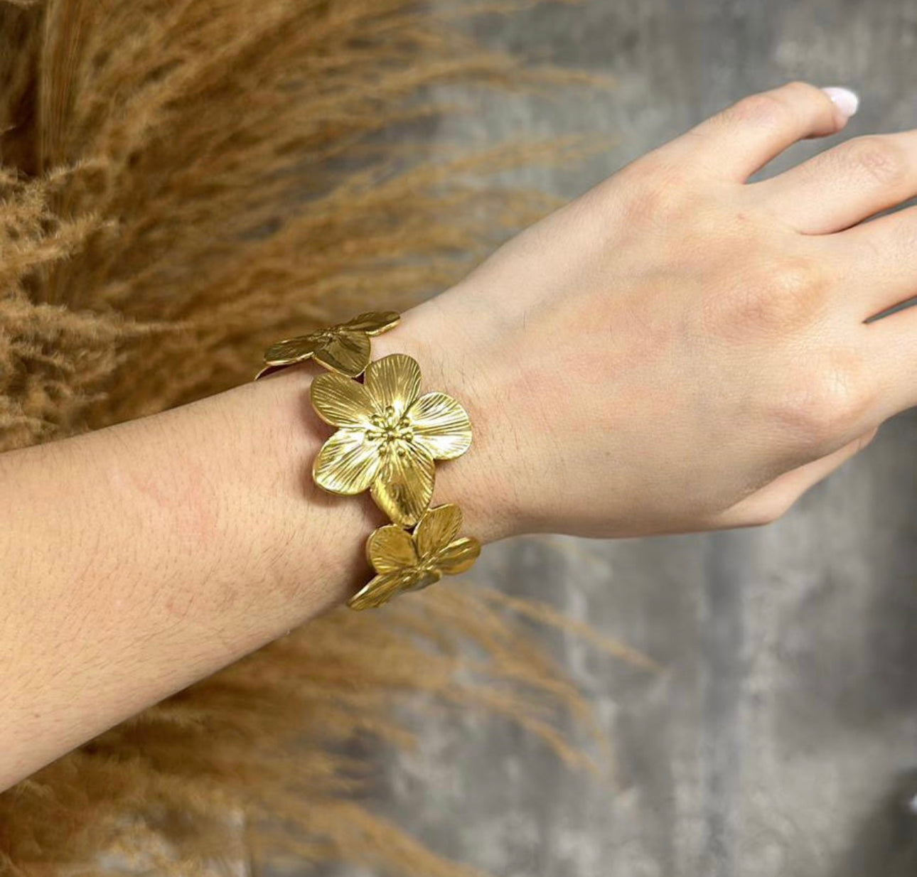 Hawaiian Flower Bracelet