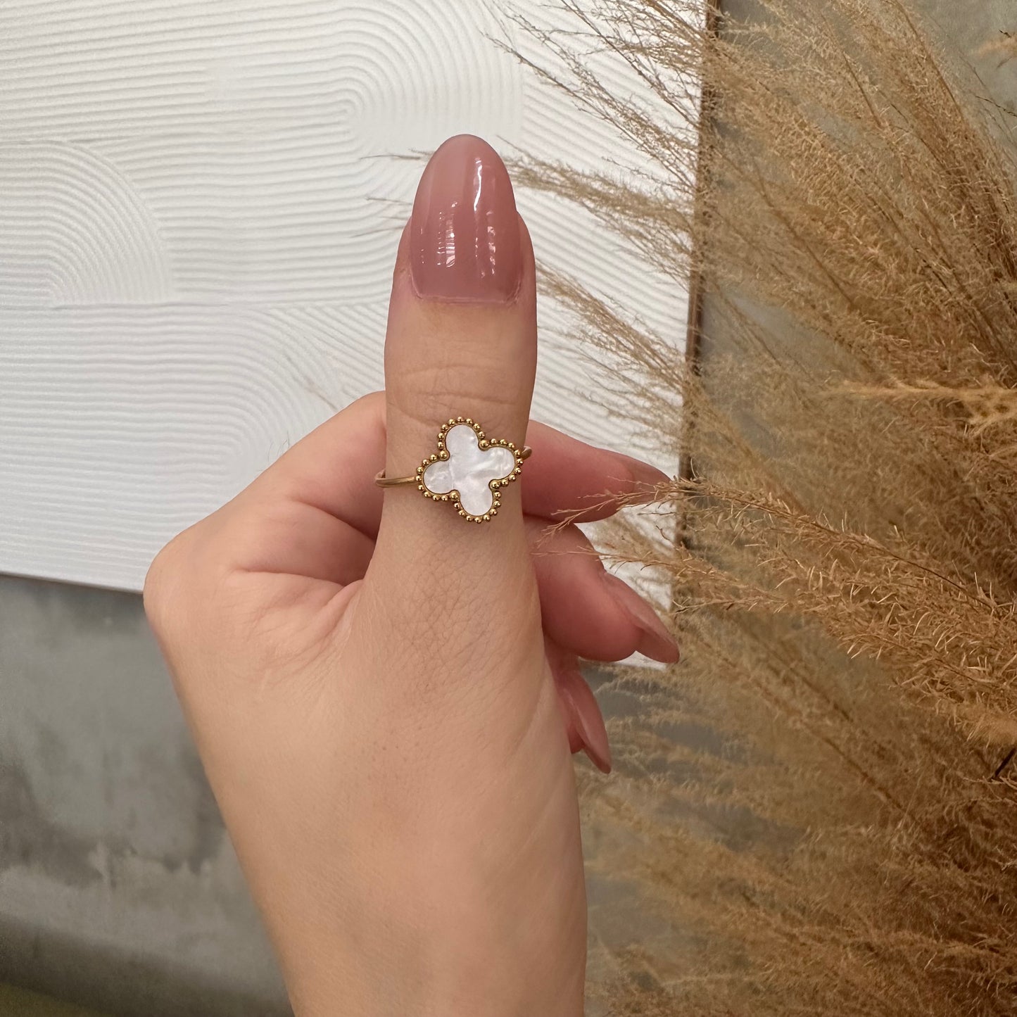 Clover Ring (White)