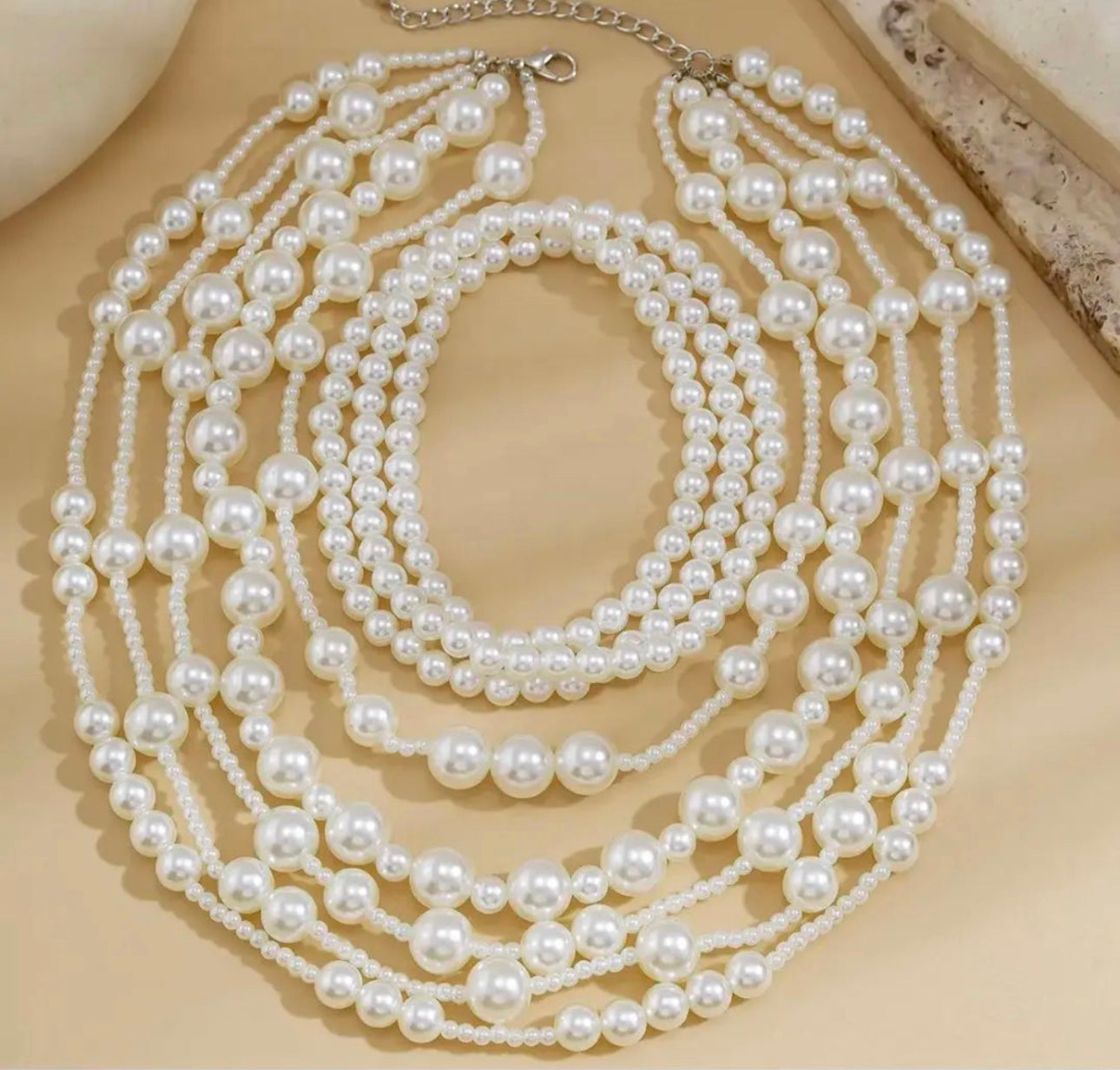 Elegante Pearl Necklace