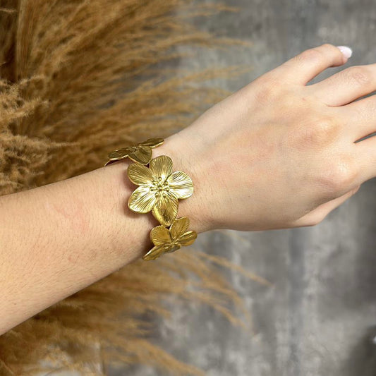 Hawaiian Flower Bracelet